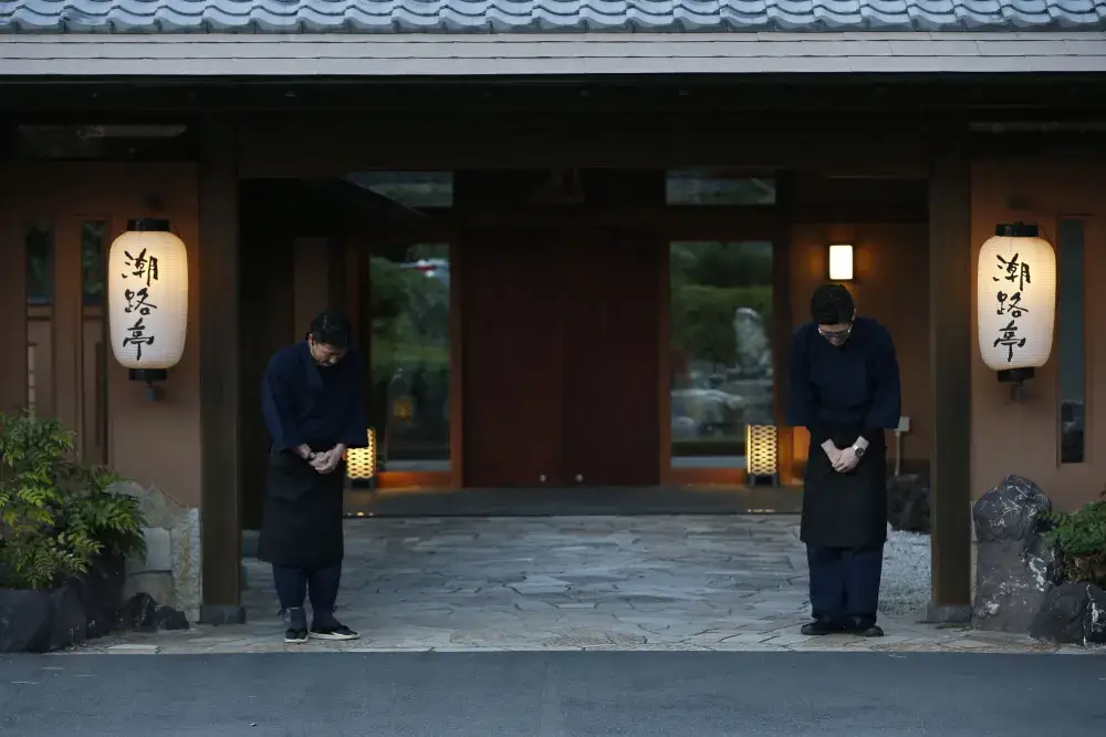 日本の伝統建築を思わせる厳かな宿で思いやりのある接客を届けませんか？潮路亭でフロントを募集
