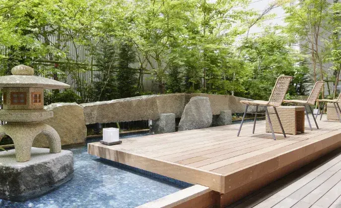 【想定年収540万円以上】レストランサービスとして、”日本ならでは”の上質さを追求しませんか。こころに「庭」という余白をつくるホテル。