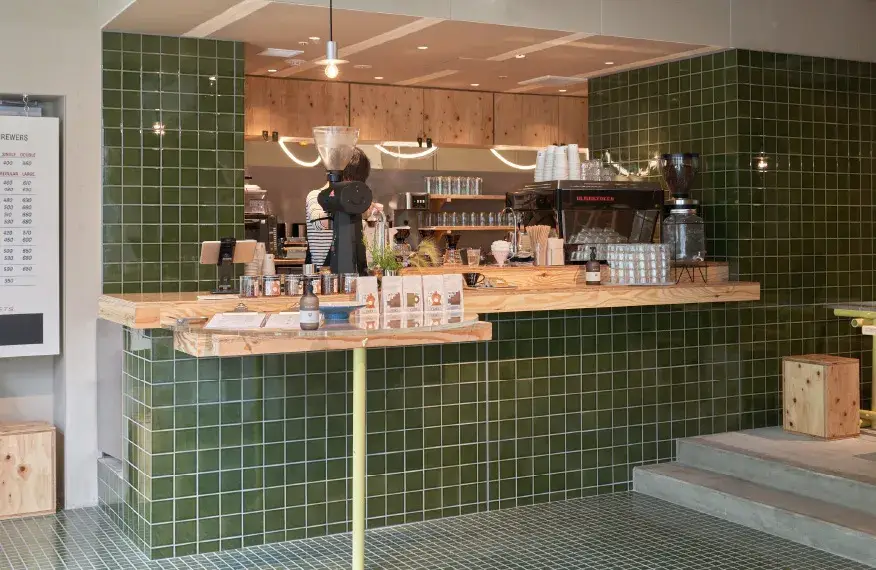 日常の中で「いつもある、いつもの居場所」をつくるホテル。渋谷のまちに「また来たい」と思えるおもてなしを追求しませんか？｜フロントスタッフ募集