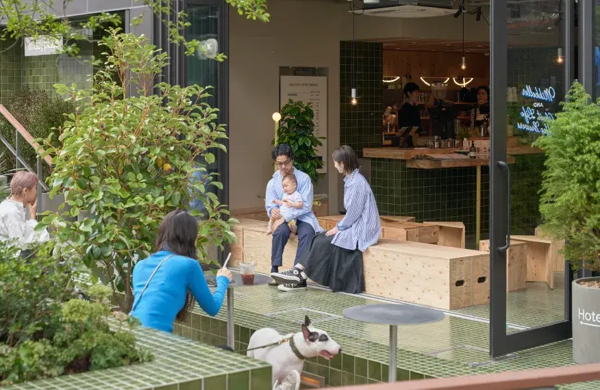 日常の中で「いつもある、いつもの居場所」をつくるホテル。渋谷のまちに「また来たい」と思えるおもてなしを追求しませんか？｜フロントスタッフ募集