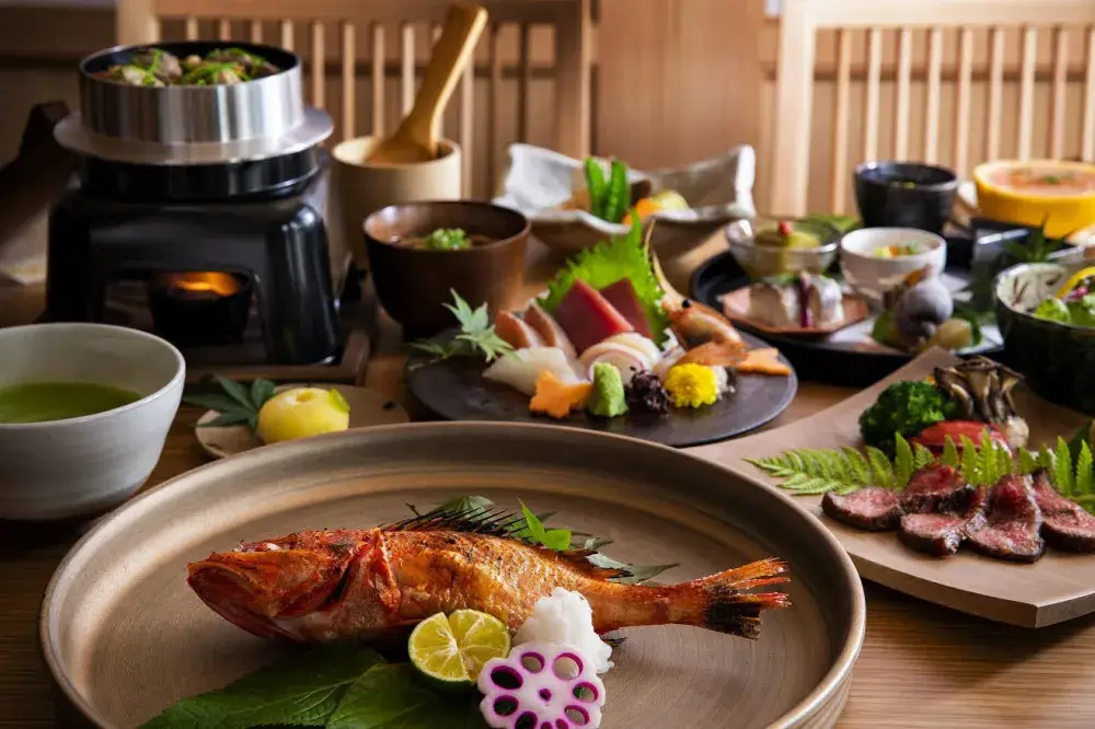 札幌という土地で、現代の「日本の旅館」の過ごし方を追求する。旅館の”顔”として、おもてなしの最前線で活躍を。｜フロントスタッフ募集