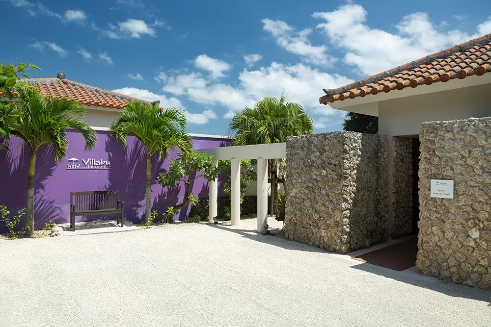 あなたの経験や感性を最大限に活かして、「食」から感動を創り上げませんか？伊良部島のオーシャンフロントにたたずむ、全6棟のヴィラリゾートで料理長募集！