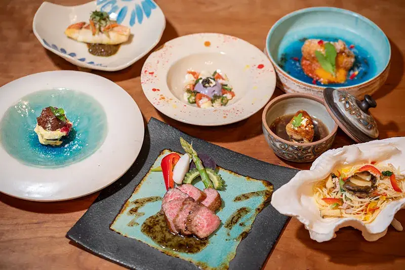 あなたの経験や感性を最大限に活かして、「食」から感動を創り上げませんか？伊良部島のオーシャンフロントにたたずむ、全6棟のヴィラリゾートで料理長募集！