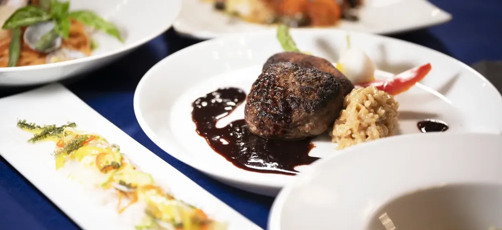 たった6棟だけの、”自分だけの楽園”。伊良部ブルーの海に囲まれたオールスイートヴィラで、極上のおもてなしを創り上げるサービススタッフ募集。