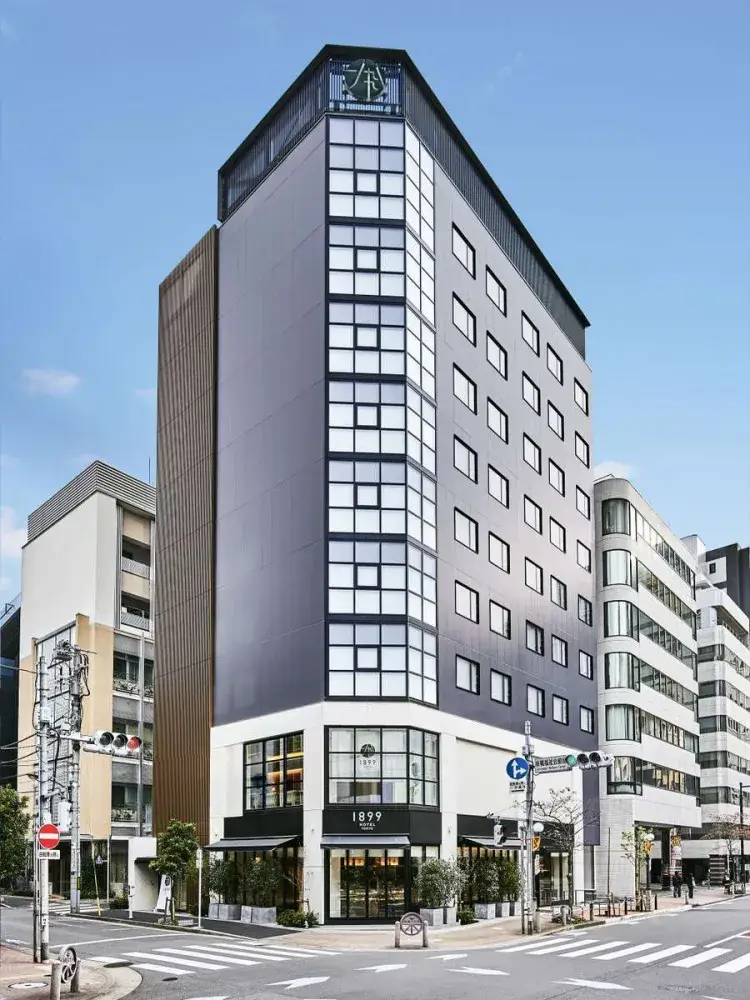 お茶の魅力を国内外へ発信！フロント業務に加え、新商品開発やWeb販売戦略まで幅広く挑戦できる、日本茶専門ホテルのフロントを募集。