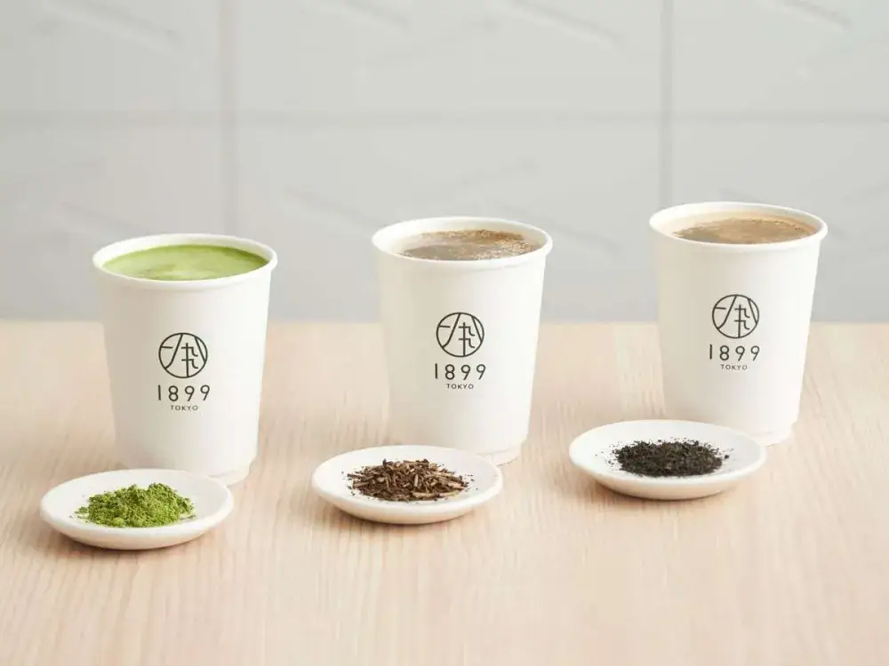 お茶の魅力を国内外へ発信！フロント業務に加え、新商品開発やWeb販売戦略まで幅広く挑戦できる、日本茶専門ホテルのフロントを募集。