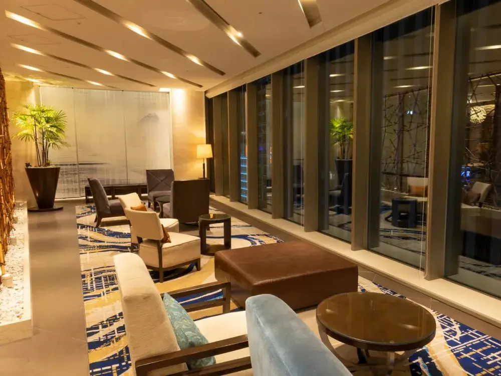 【創業120余年の伝統を継承】上質な空間とおもてなしを創る！企画開発・Web販売・若手育成に挑戦し、ホテルの未来を担うフロントスタッフを募集！