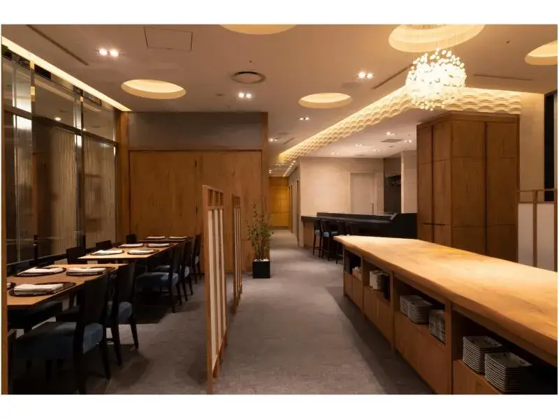 【創業120余年の伝統を継承】上質な空間とおもてなしを創る！企画開発・Web販売・若手育成に挑戦し、ホテルの未来を担うフロントスタッフを募集！