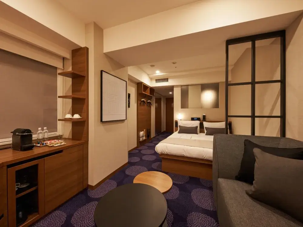 【創業120余年の伝統を継承】上質な空間とおもてなしを創る！企画開発・Web販売・若手育成に挑戦し、ホテルの未来を担うフロントスタッフを募集！