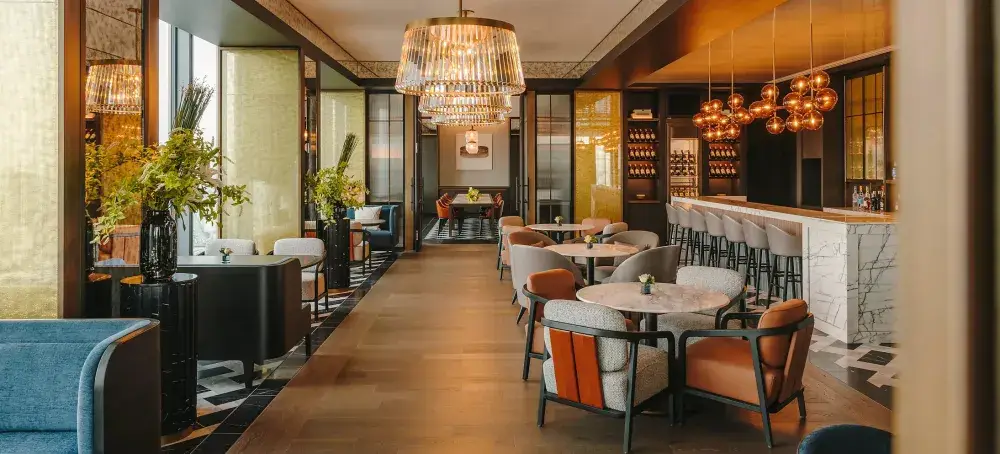 伝統と革新が織りなすニューオーセンティックな鉄板焼レストラン。世界を魅了する一流の環境で次世代のリーダーを目指せる、ジュニアスーシェフ募集