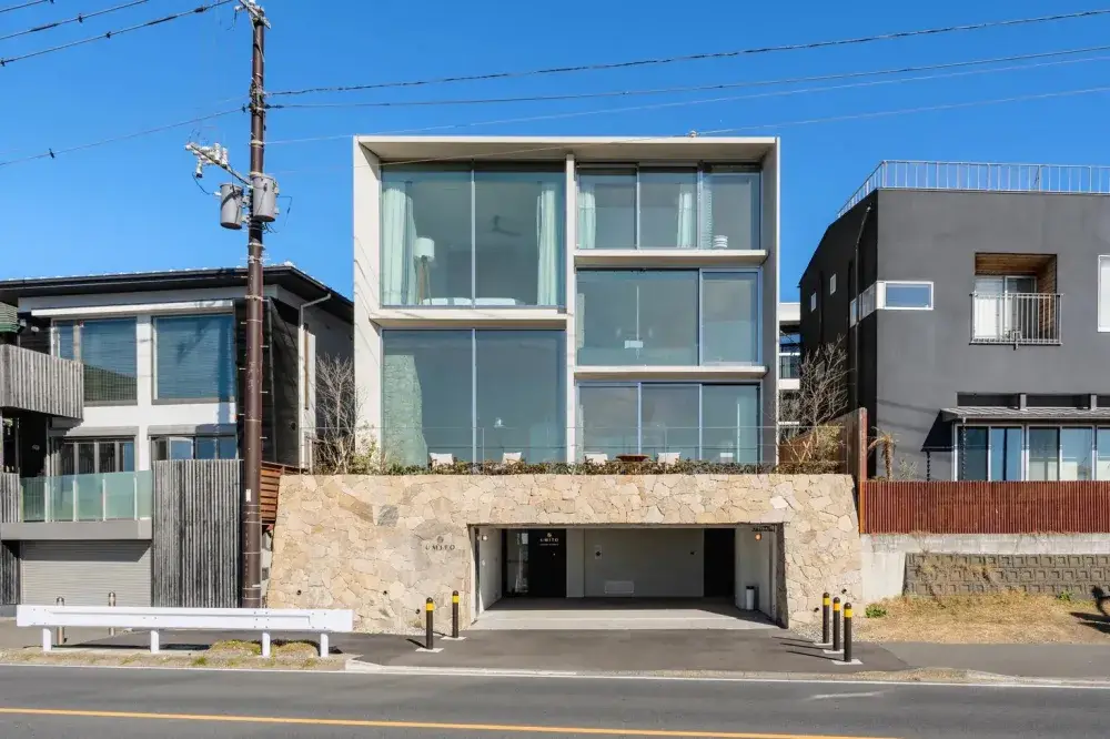 海のそばで、自分を磨き、ブランドを創る。UMITOであなたのキャリアを深く、豊かに広げていこう。ホテル運営スタッフ募集