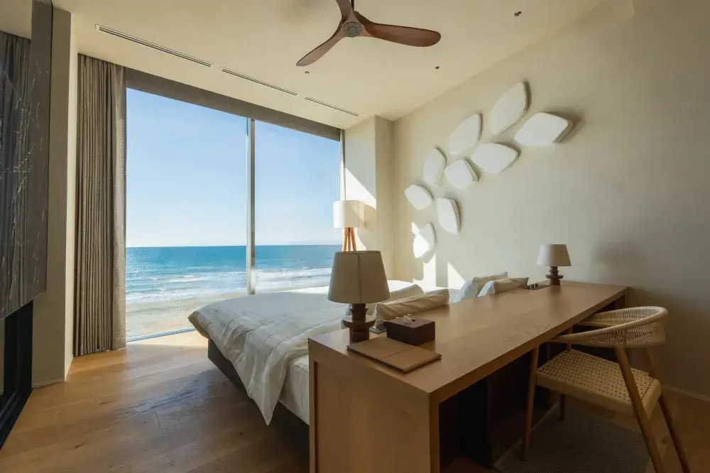 海のそばで、自分を磨き、ブランドを創る。UMITOであなたのキャリアを深く、豊かに広げていこう。ホテル運営スタッフ募集