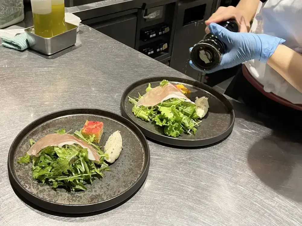 地元食材を活かした料理を、あなたの手で生み出す。リーダークラスの方まで採用中！ピザ焼き経験者の方も歓迎！洋食調理スタッフ募集