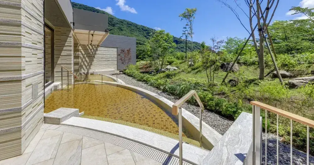 芦ノ湖の絶景をのぞむホテルで、おもてなしをバックオフィスから支える。人事総務スタッフ募集