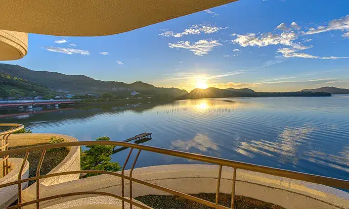 美しい浜名湖の眺めと共におもてなしのプロを目指す！ホテル運営サービススタッフ募集中