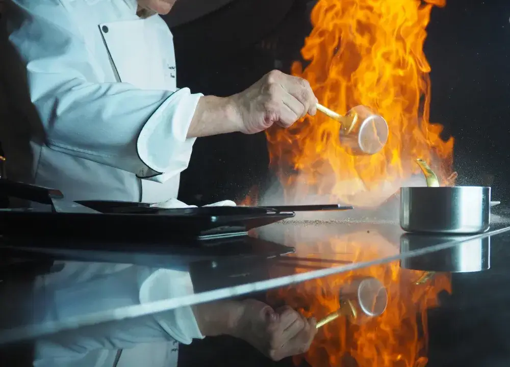 鉄板焼きの頂点を目指す！料理長候補募集｜RYUDUKI TEPPAN