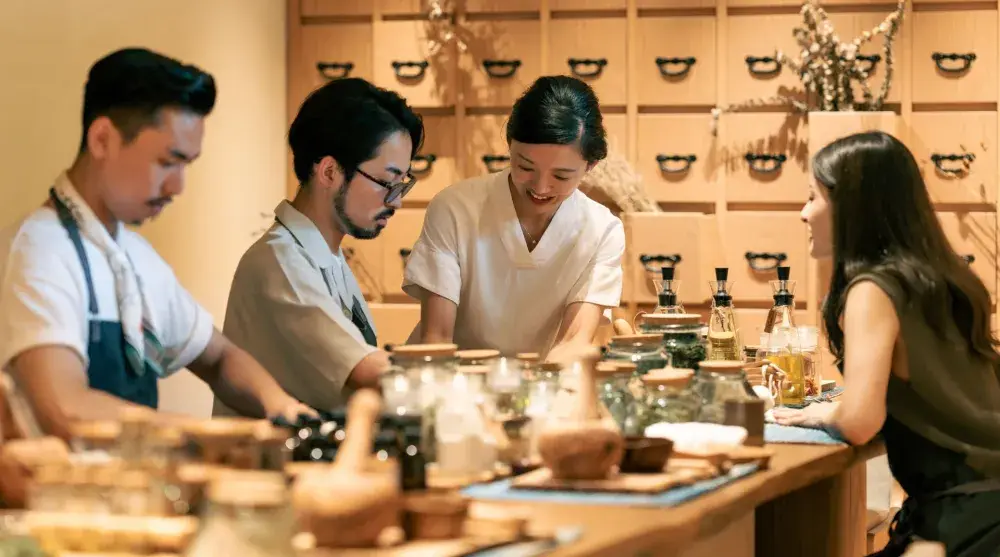 【Six Senses Kyoto】ルーフトップ＆ホテルバー バーSV（スーパーバイザー）募集～創る楽しさと、支え合う仲間がいるホテル