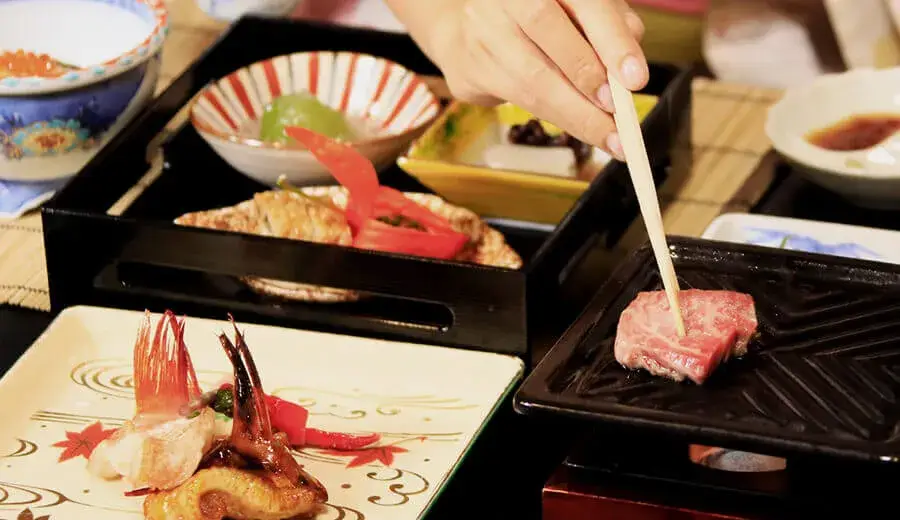 【未経験OK】上諏訪温泉の老舗旅館で“おもてなし”を学ぶ｜客室・宴会スタッフ募集！寮完備＆丁寧な研修あり