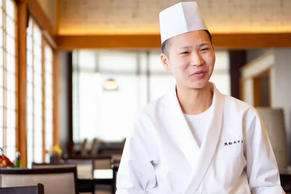 海と山に囲まれた老舗旅館で、一流の料理人を目指す。未経験から始める和食調理のお仕事｜黒船ホテル