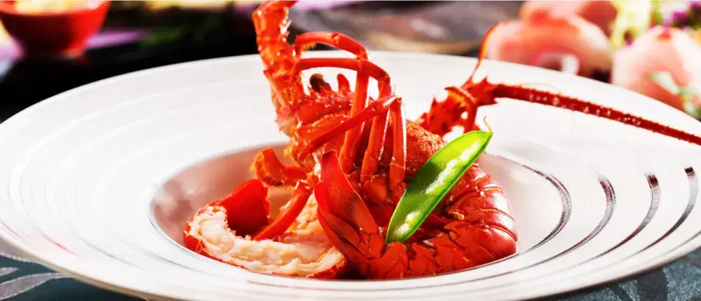 【伊豆の老舗旅館×正社員】月給29万円〜／洋食・鉄板経験者歓迎！社員寮・社員食堂完備の調理ポジション募集