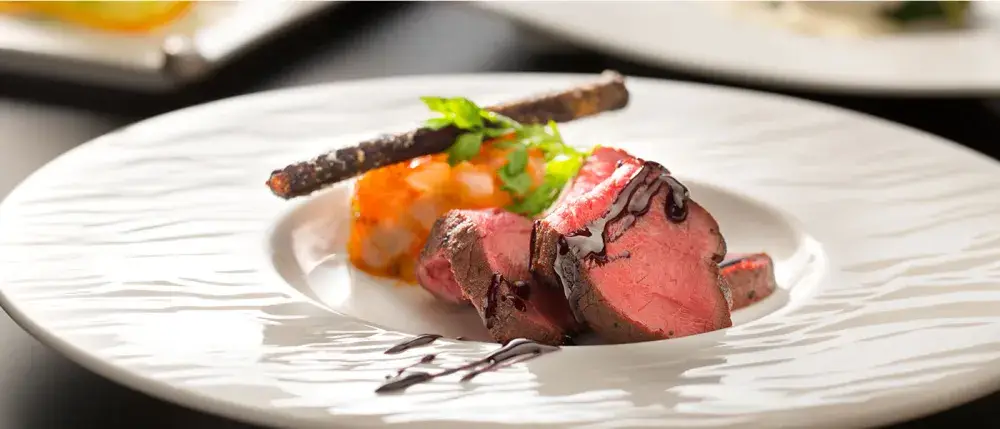【伊豆の老舗旅館×正社員】月給29万円〜／洋食・鉄板経験者歓迎！社員寮・社員食堂完備の調理ポジション募集