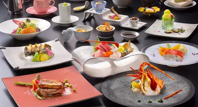 【伊豆の老舗旅館×正社員】月給29万円〜／洋食・鉄板経験者歓迎！社員寮・社員食堂完備の調理ポジション募集