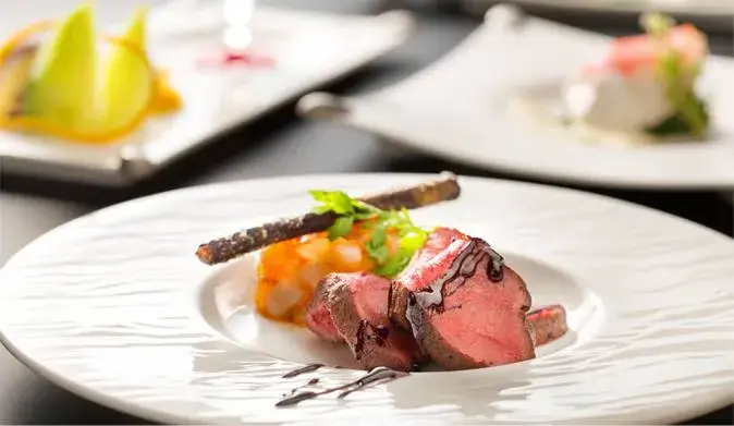 【伊豆の老舗旅館×正社員】月給29万円〜／洋食・鉄板経験者歓迎！社員寮・社員食堂完備の調理ポジション募集