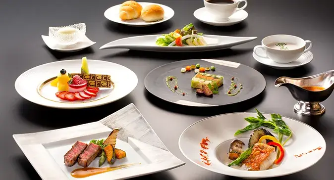 【伊豆の老舗旅館×正社員】月給29万円〜／洋食・鉄板経験者歓迎！社員寮・社員食堂完備の調理ポジション募集