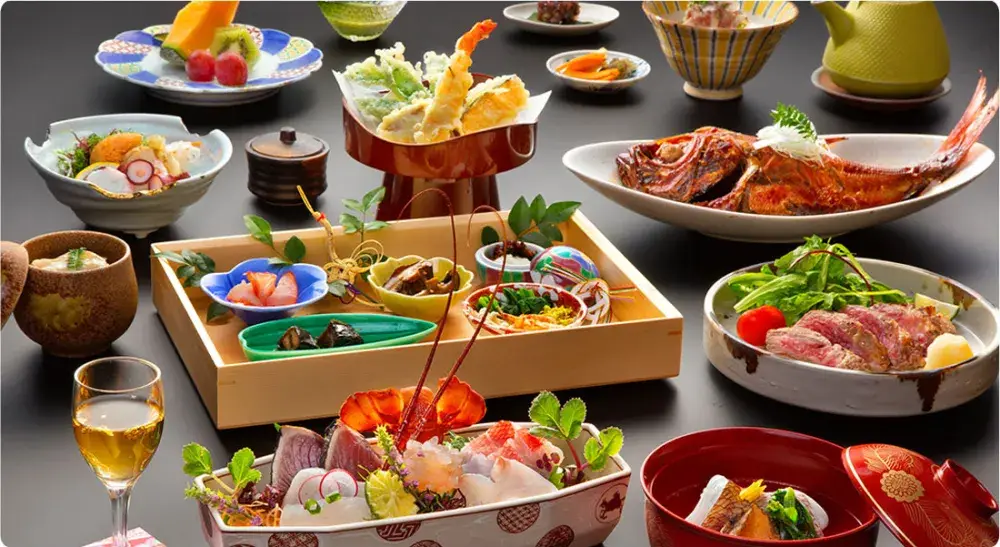 【正社員募集】和食調理スタッフ｜伊豆の旬を届ける老舗旅館で経験を活かす ～年休115日／社員寮あり／実質無料の従業員食堂／賞与年2回～