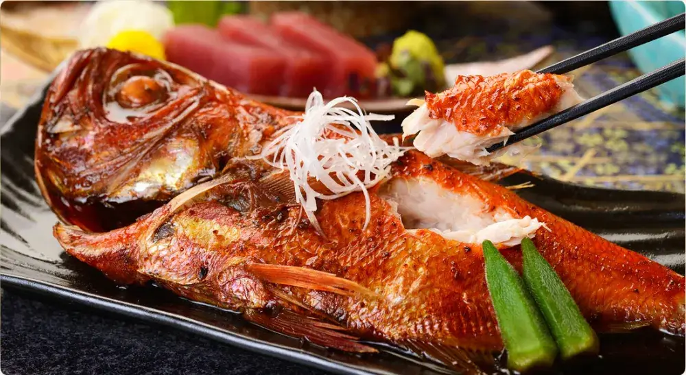 【正社員募集】和食調理スタッフ｜伊豆の旬を届ける老舗旅館で経験を活かす ～年休115日／社員寮あり／実質無料の従業員食堂／賞与年2回～