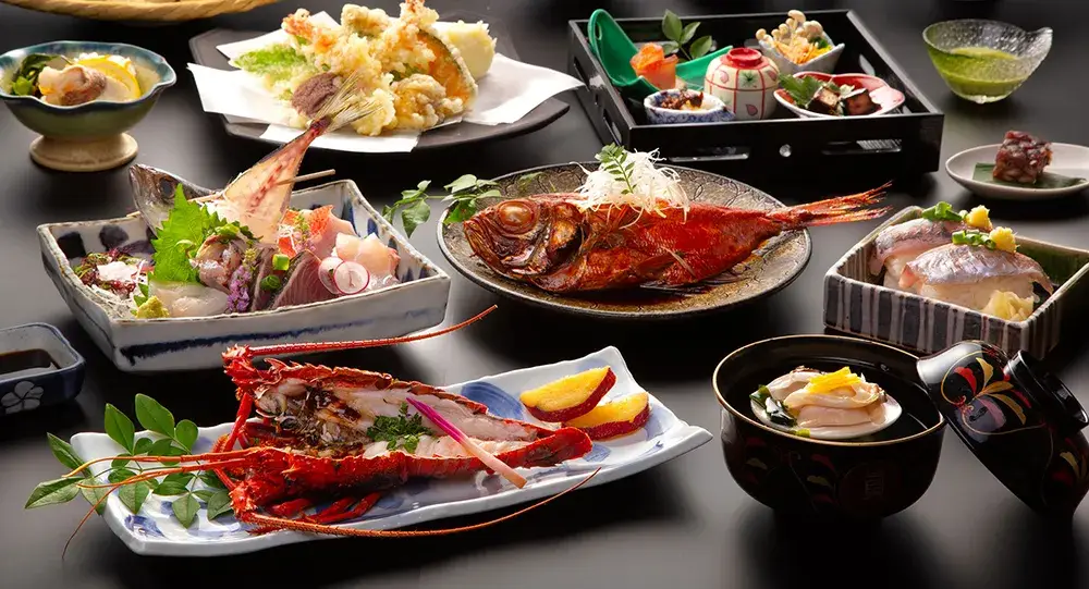 【正社員募集】和食調理スタッフ｜伊豆の旬を届ける老舗旅館で経験を活かす ～年休115日／社員寮あり／実質無料の従業員食堂／賞与年2回～