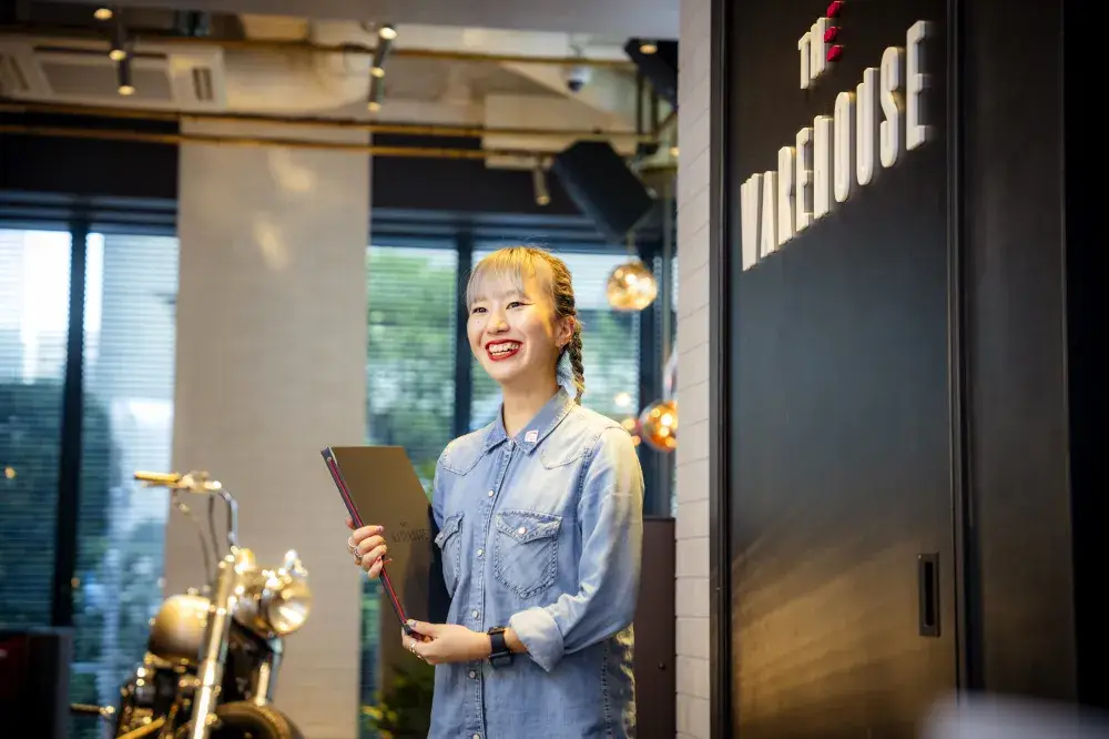 【Aloft 東京銀座】個性を活かせるライフスタイルホテルでフロントスーパーバイザー募集｜英語力・リーダー経験が活きるポジション！