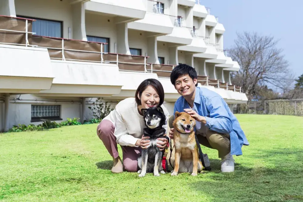 【正社員募集】愛犬の笑顔溢れるリゾートの顔として活躍！伊豆高原わんわんパラダイスホテルのフロントスタッフ｜未経験OK・賞与年2回