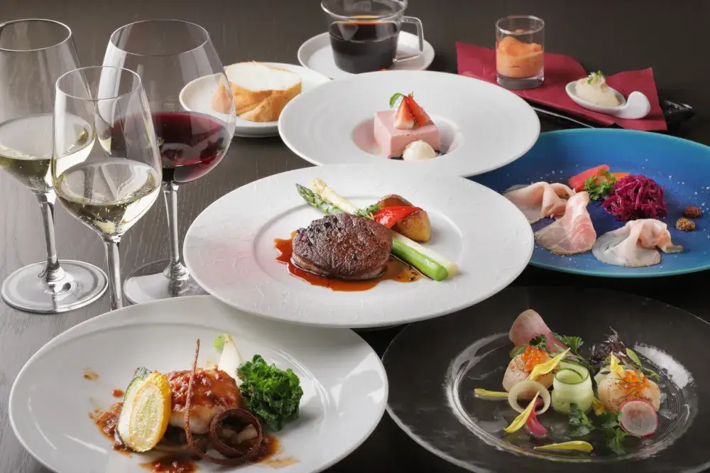 【年収350万〜／実務経験者優遇】北海道食材×モダンフレンチを極めるホテルレストランでキッチンスタッフ募集