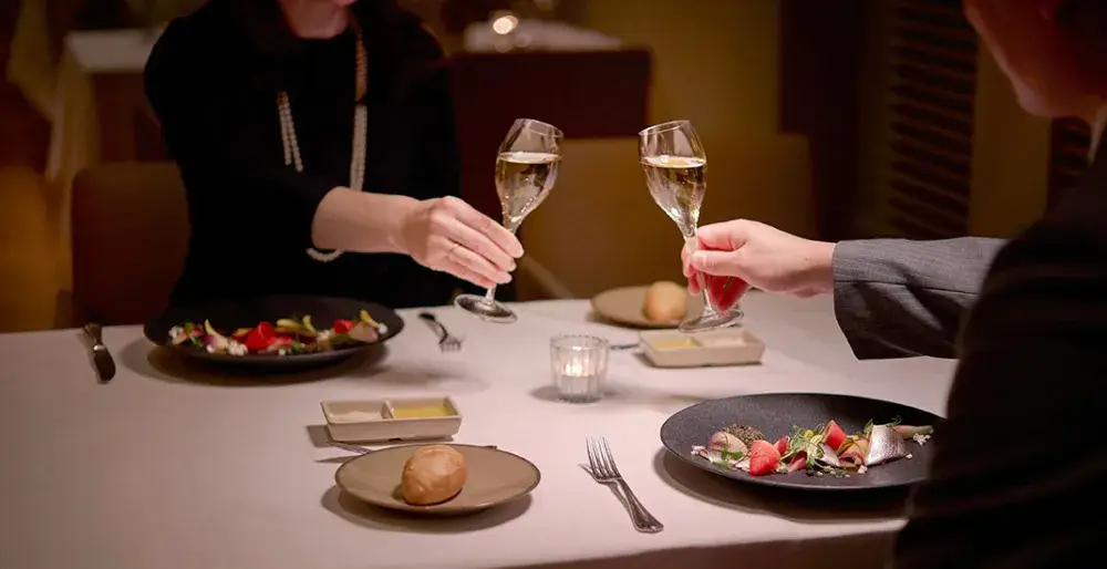 都心の洗練されたホテルで、“食”のおもてなしを支える一員に。 朝食ビュッフェからディナーコースまで幅広い経験が積める！年2回のミニボーナス支給・駅近｜調理スタッフ（アルバイ