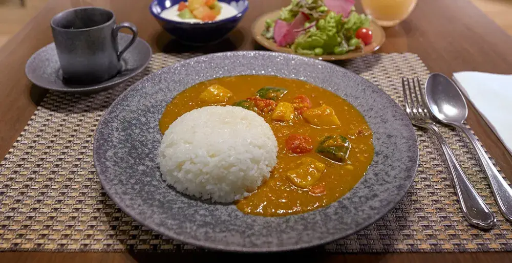 都心の洗練されたホテルで、“食”のおもてなしを支える一員に。 朝食ビュッフェからディナーコースまで幅広い経験が積める！年2回のミニボーナス支給・駅近｜調理スタッフ（アルバイ