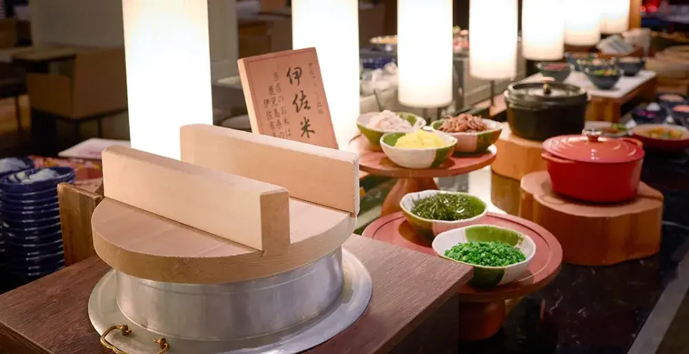 都心の洗練されたホテルで、“食”のおもてなしを支える一員に。 朝食ビュッフェからディナーコースまで幅広い経験が積める！年2回のミニボーナス支給・駅近｜調理スタッフ（アルバイ