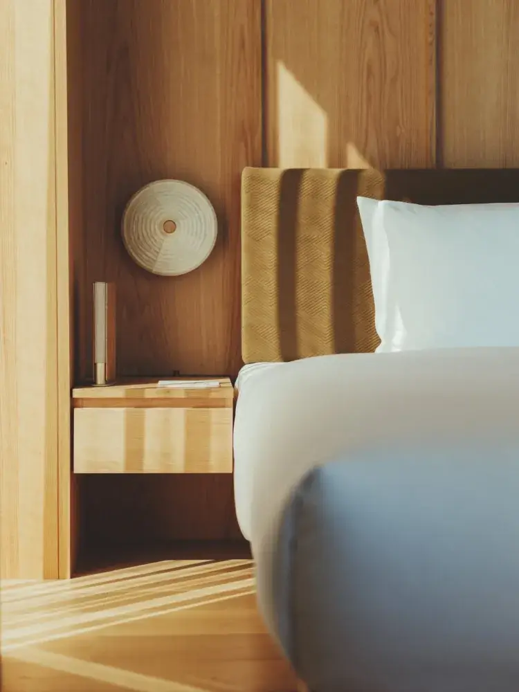 「心を込めた“ひとこと”が、旅の記憶を変えていく——」 緑と都会が溶け合うTRUNK（HOTEL）で、フロントスタッフとして特別な日常をつくりませんか？