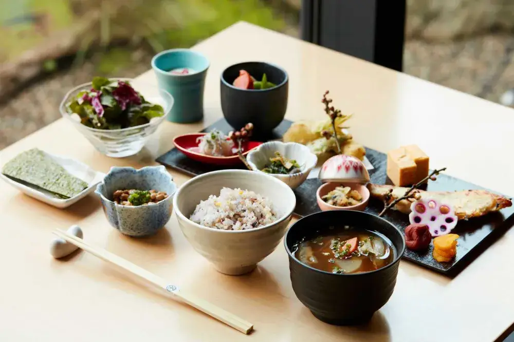 和食の枠を超えて、"心に残る一皿"を届ける。 ― ONSEN RYOKAN 由縁 新宿／和食調理スタッフ募集 ―