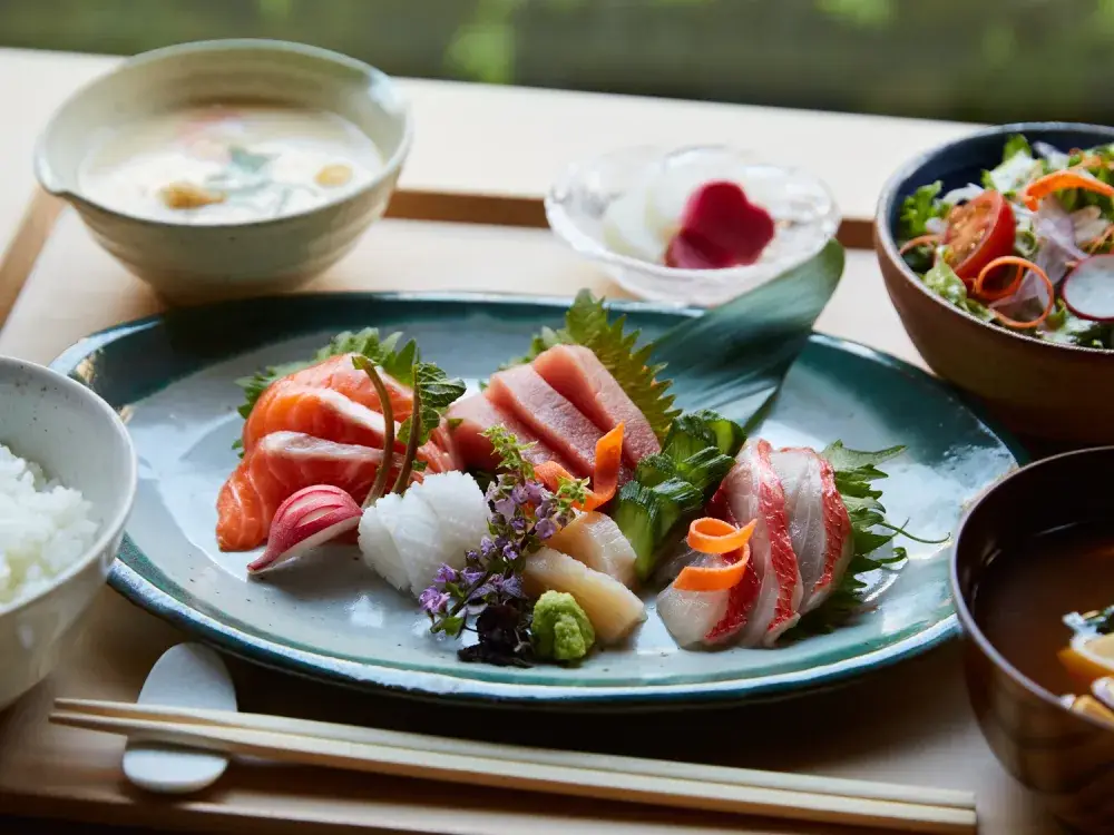和食の枠を超えて、"心に残る一皿"を届ける。 ― ONSEN RYOKAN 由縁 新宿／和食調理スタッフ募集 ―