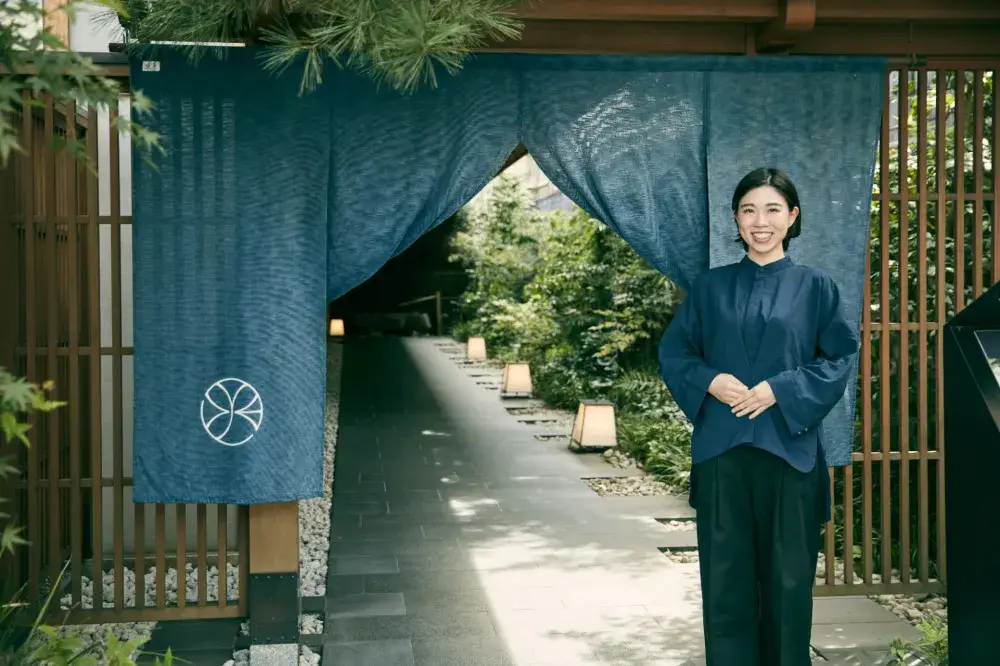 “本質のおもてなし”を、あなたの手で紡ぐ。 都市に佇む温泉旅館で、フロントマネージャー候補を募集します