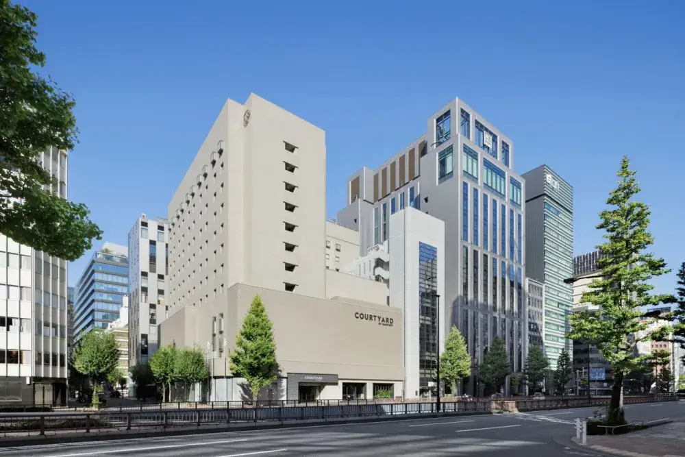 未経験から、一流ホテルの最前線へ。 銀座のコートヤード・マリオットで、お客様の「ただいま」が生まれる瞬間をつくるフロントのおしごと。 | コートヤード・マリオット 銀座東武ホテル(東京都中央区)の求人