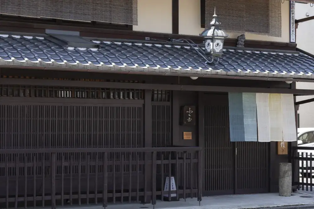  歴史ある京町家を改築した「ふく吉」。ソムリエとしてこだわった美酒でお客様をおもてなししませんか？