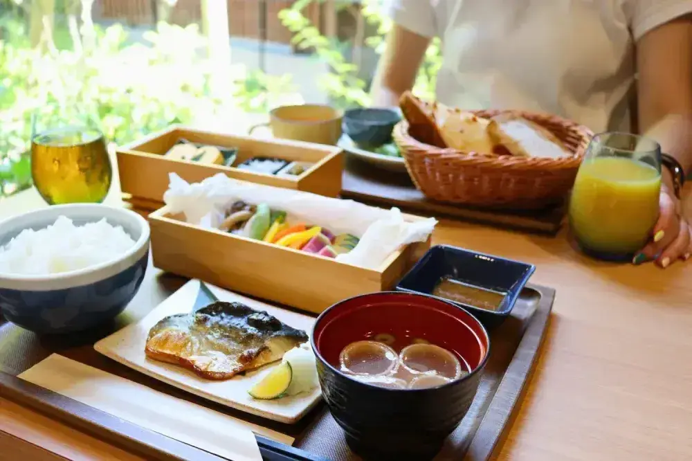 上質なおもてなしで、お客様の安らぎのひとときに寄り添う。腰を据えて働きながら、日々よりよいサービスを追求。古都・鎌倉のホテルでフロント募集